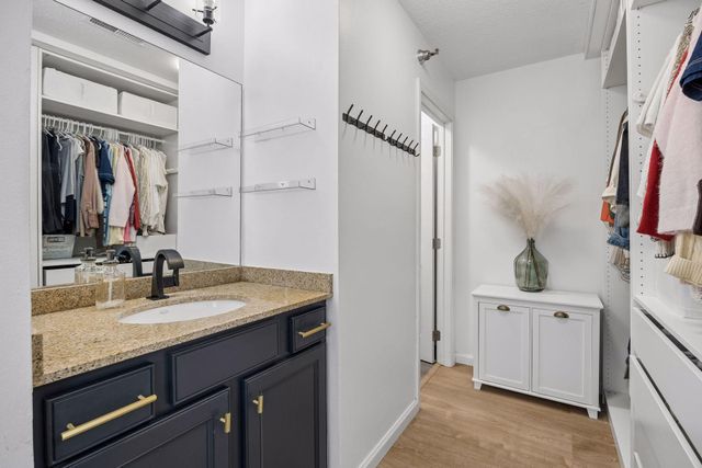 6040 Chasewood Parkway 2, Minnetonka, MN 55343
