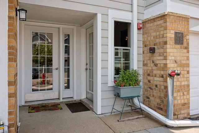 6040 Chasewood Parkway 2, Minnetonka, MN 55343