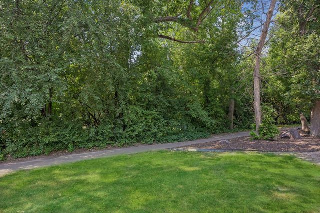 6040 Chasewood Parkway 2, Minnetonka, MN 55343