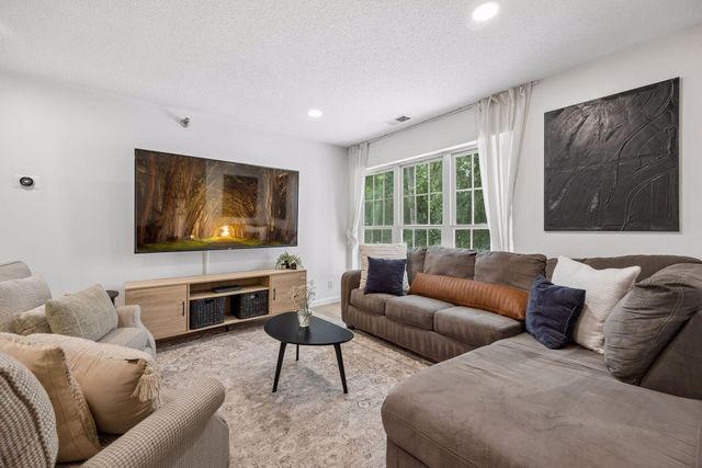 6040 Chasewood Parkway 2, Minnetonka, MN 55343