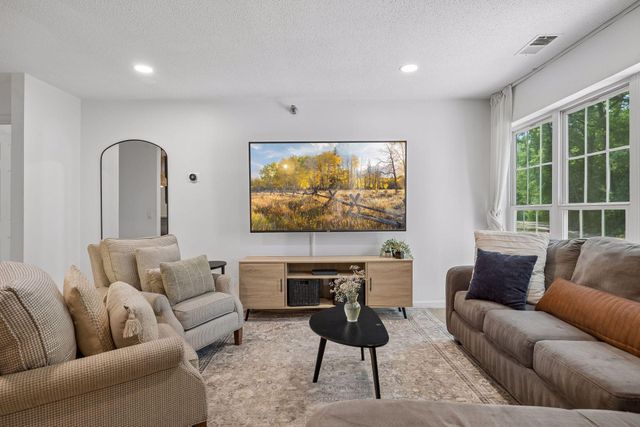 6040 Chasewood Parkway 2, Minnetonka, MN 55343