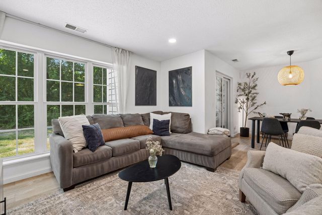 6040 Chasewood Parkway 2, Minnetonka, MN 55343