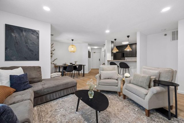 6040 Chasewood Parkway 2, Minnetonka, MN 55343