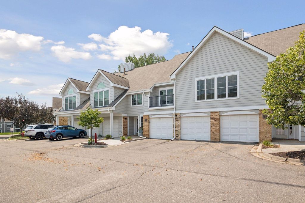 6040 Chasewood Parkway 2, Minnetonka, MN 55343