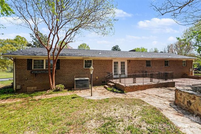 100 Kenwood Lane, Lexington, NC 27295