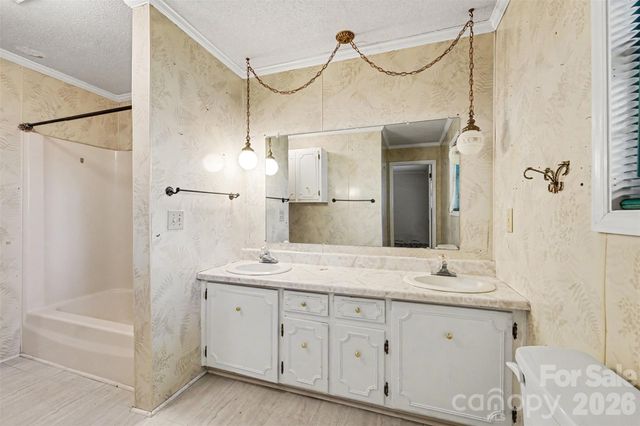 100 Kenwood Lane, Lexington, NC 27295