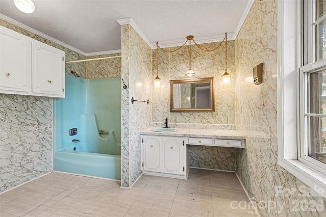 100 Kenwood Lane, Lexington, NC 27295