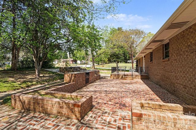 100 Kenwood Lane, Lexington, NC 27295