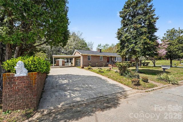 100 Kenwood Lane, Lexington, NC 27295