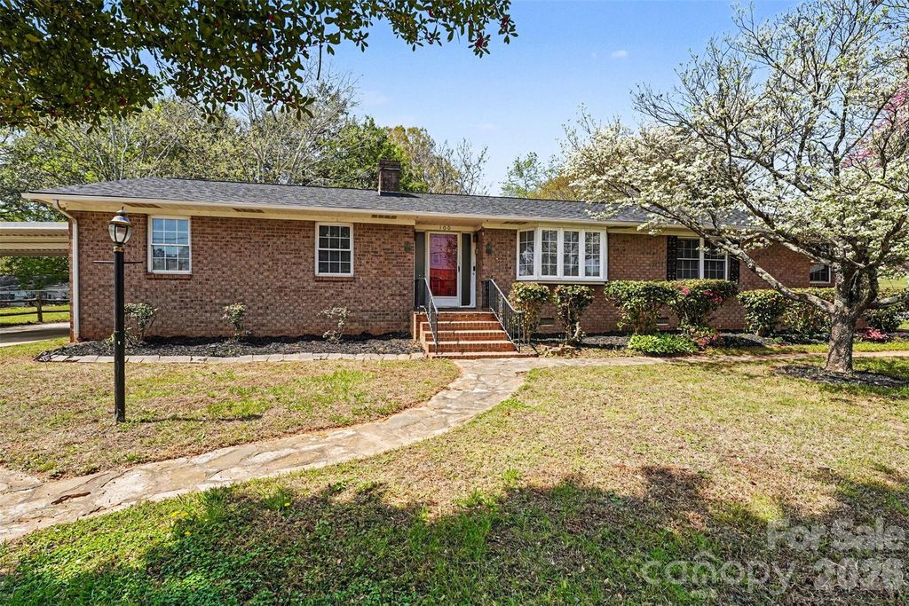 100 Kenwood Lane, Lexington, NC 27295