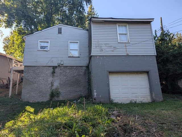 8704 Roberts Avenue, Kansas City, MO 64125