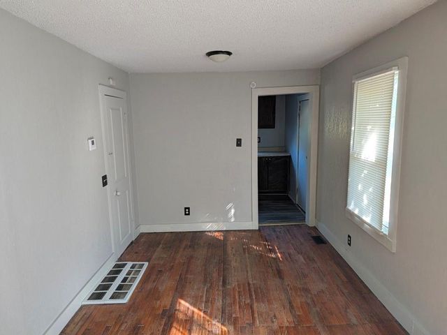 8704 Roberts Avenue, Kansas City, MO 64125