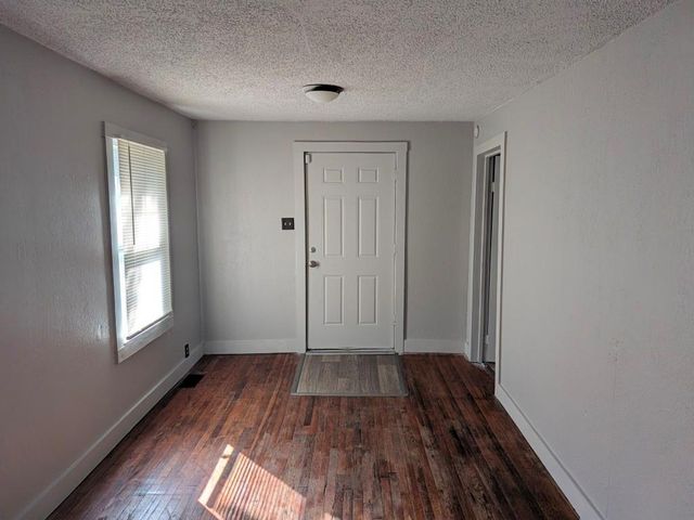 8704 Roberts Avenue, Kansas City, MO 64125