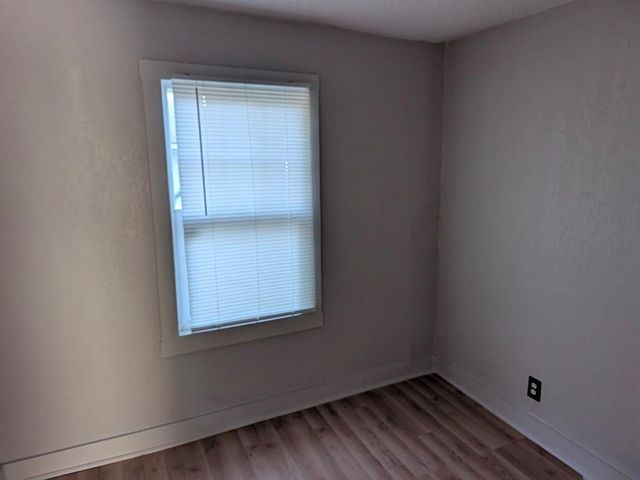 8704 Roberts Avenue, Kansas City, MO 64125