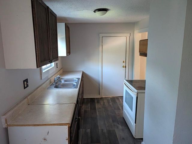 8704 Roberts Avenue, Kansas City, MO 64125