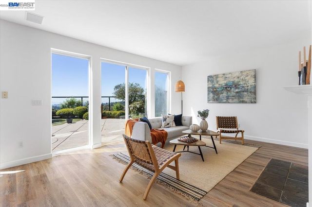 7900 Pineville Cir, Castro Valley, CA 94552