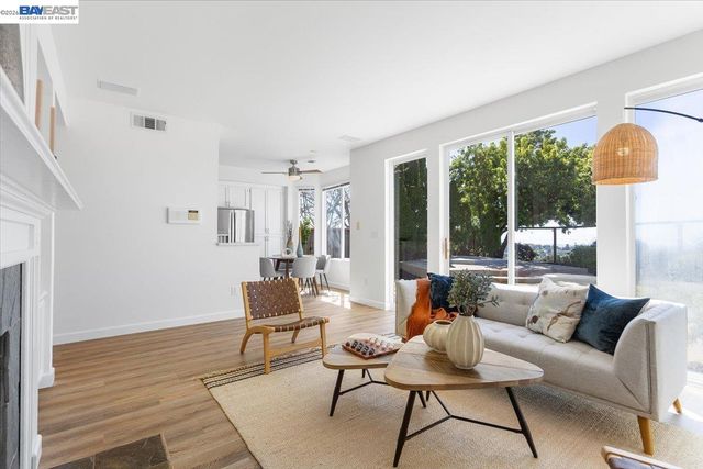 7900 Pineville Cir, Castro Valley, CA 94552