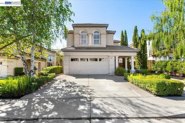 7900 Pineville Cir, Castro Valley, CA 94552