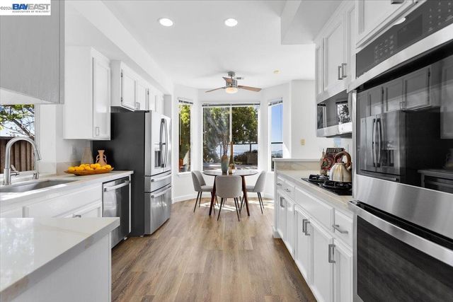 7900 Pineville Cir, Castro Valley, CA 94552