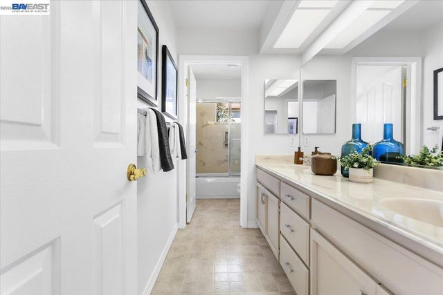 7900 Pineville Cir, Castro Valley, CA 94552