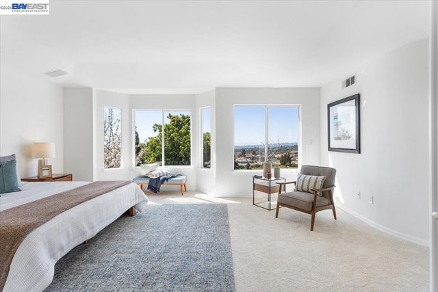 7900 Pineville Cir, Castro Valley, CA 94552