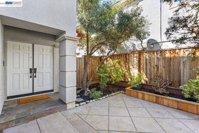 7900 Pineville Cir, Castro Valley, CA 94552