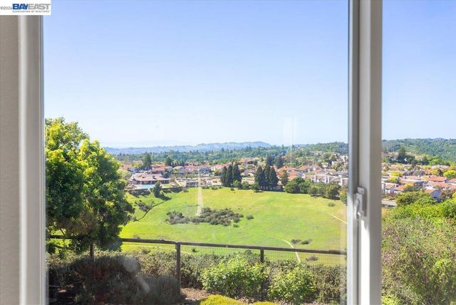 7900 Pineville Cir, Castro Valley, CA 94552