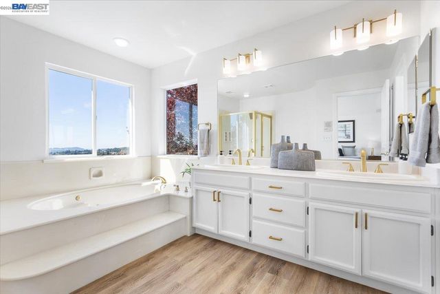 7900 Pineville Cir, Castro Valley, CA 94552