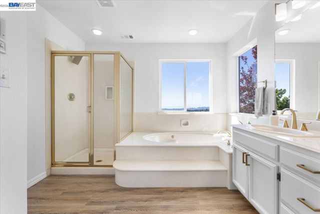 7900 Pineville Cir, Castro Valley, CA 94552