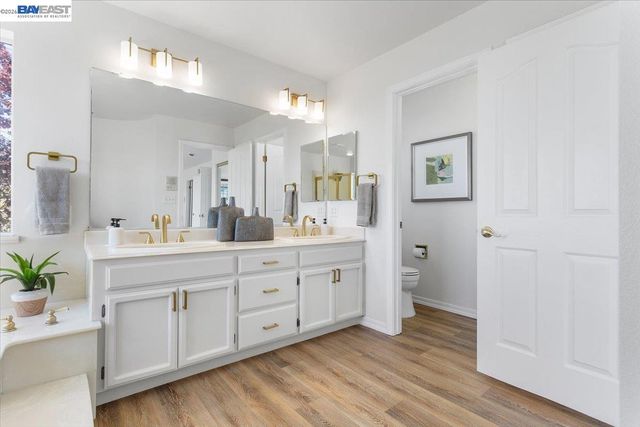 7900 Pineville Cir, Castro Valley, CA 94552