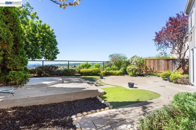 7900 Pineville Cir, Castro Valley, CA 94552