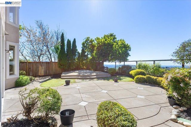 7900 Pineville Cir, Castro Valley, CA 94552