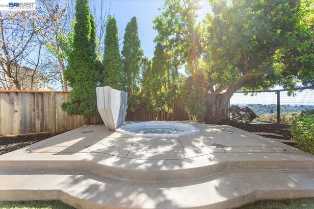 7900 Pineville Cir, Castro Valley, CA 94552