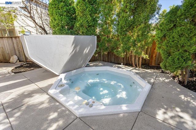 7900 Pineville Cir, Castro Valley, CA 94552