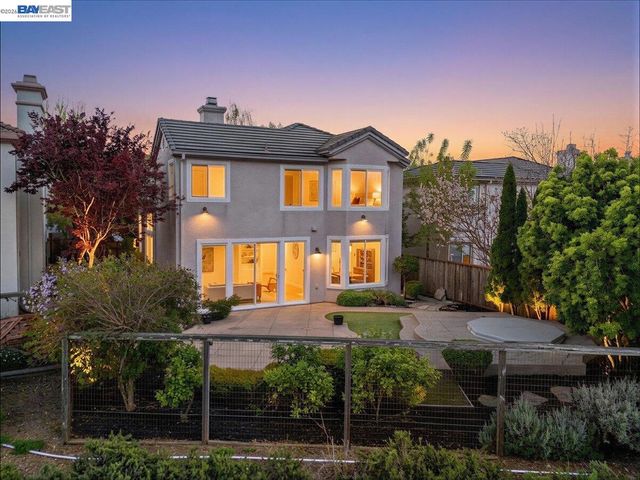 7900 Pineville Cir, Castro Valley, CA 94552