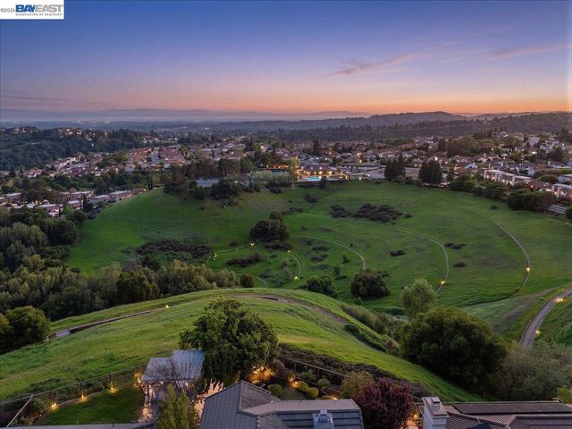 7900 Pineville Cir, Castro Valley, CA 94552