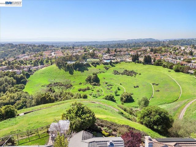 7900 Pineville Cir, Castro Valley, CA 94552