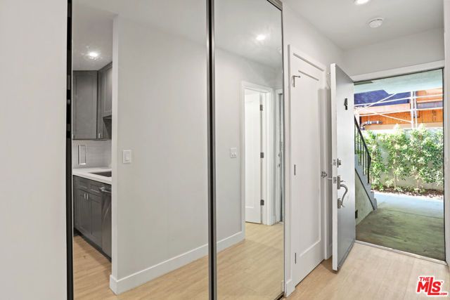 3314 S MENTONE Avenue 4, Los Angeles, CA 90034