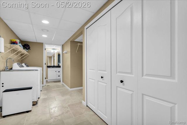 2256 Sudbury Way, Bloomfield Hills, MI 48304