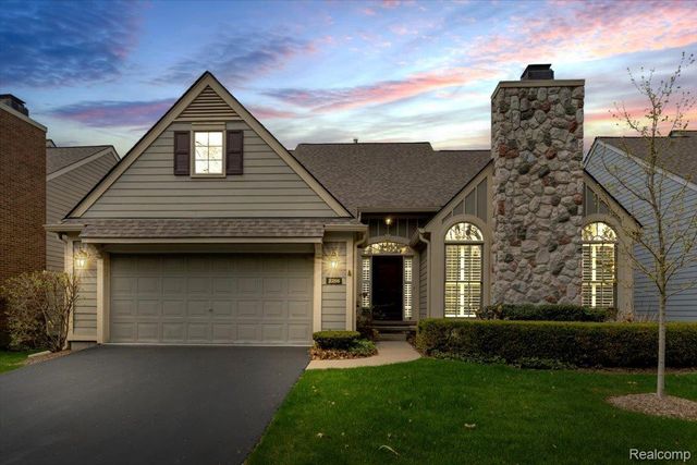 2256 Sudbury Way, Bloomfield Hills, MI 48304