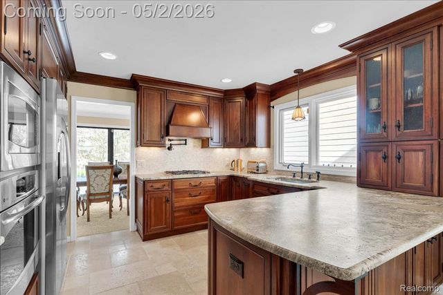 2256 Sudbury Way, Bloomfield Hills, MI 48304