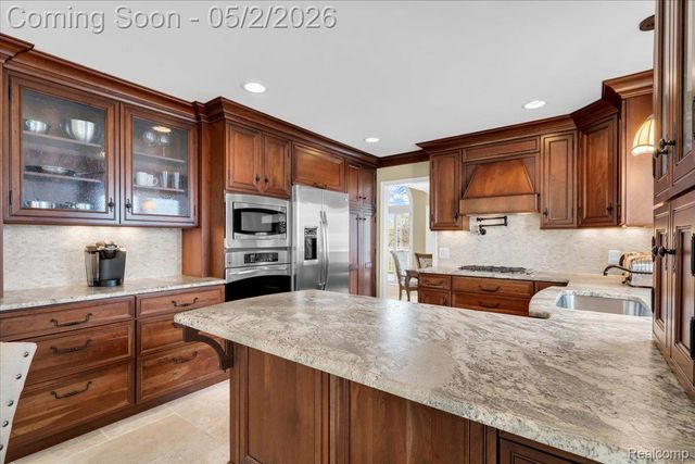 2256 Sudbury Way, Bloomfield Hills, MI 48304