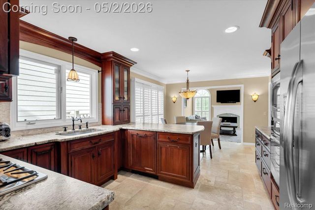 2256 Sudbury Way, Bloomfield Hills, MI 48304