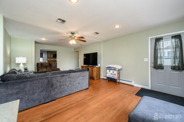 776 Harrell Avenue, Woodbridge Proper, NJ 07095