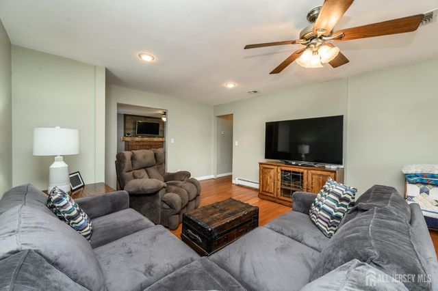 776 Harrell Avenue, Woodbridge Proper, NJ 07095