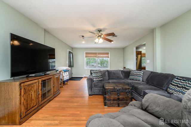 776 Harrell Avenue, Woodbridge Proper, NJ 07095