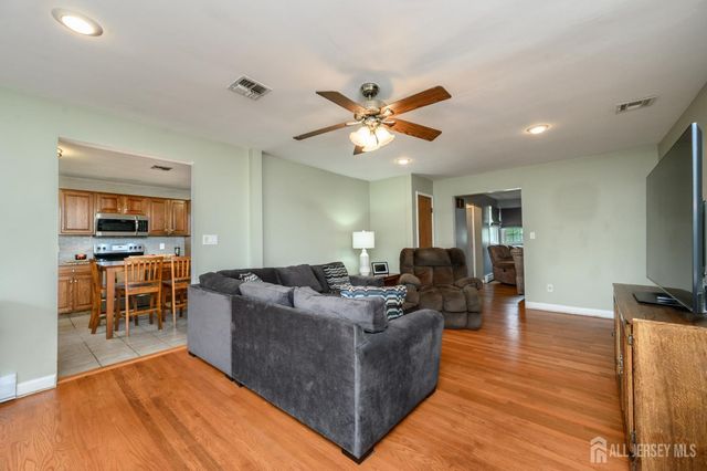776 Harrell Avenue, Woodbridge Proper, NJ 07095