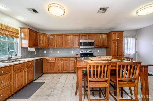 776 Harrell Avenue, Woodbridge Proper, NJ 07095