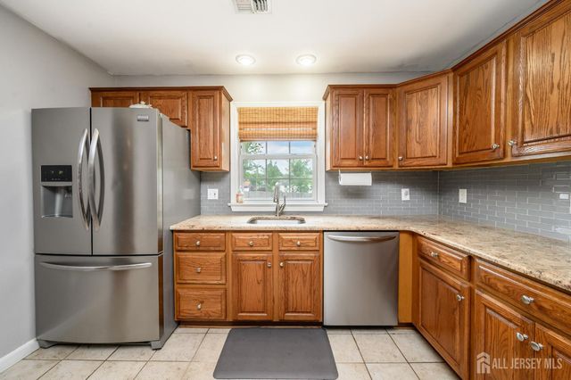 776 Harrell Avenue, Woodbridge Proper, NJ 07095