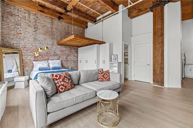 308 W 8th Street 304, Kansas City, MO 64105